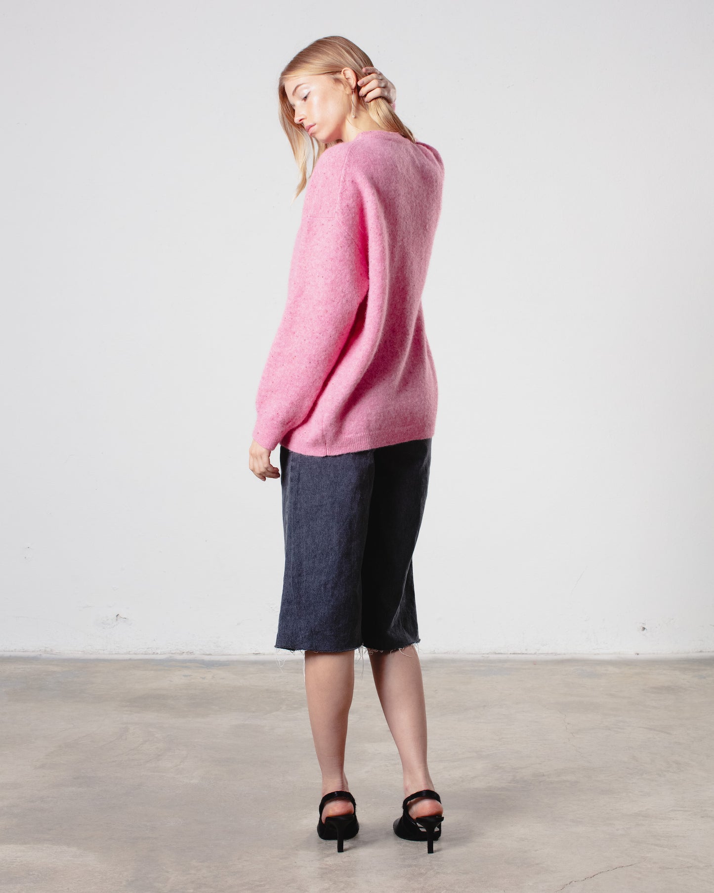 MEGAN CREWNECK
