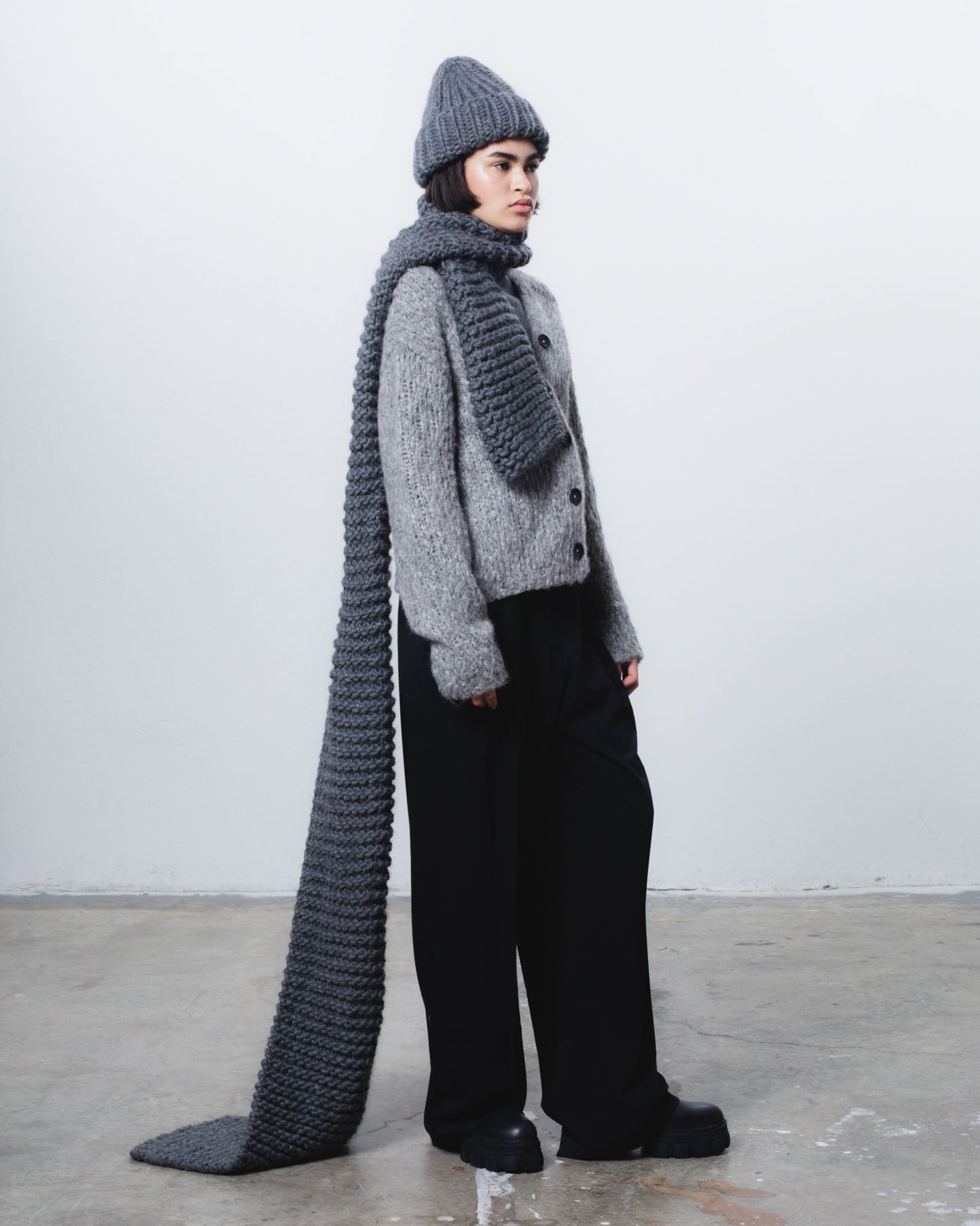 billie scarf chunky knitwear mr mittens charcoal