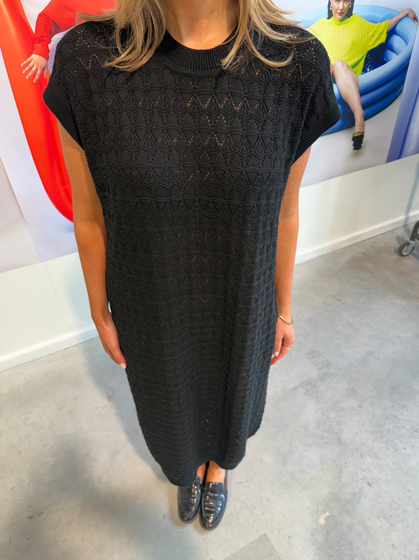 Sleeveless dress archive