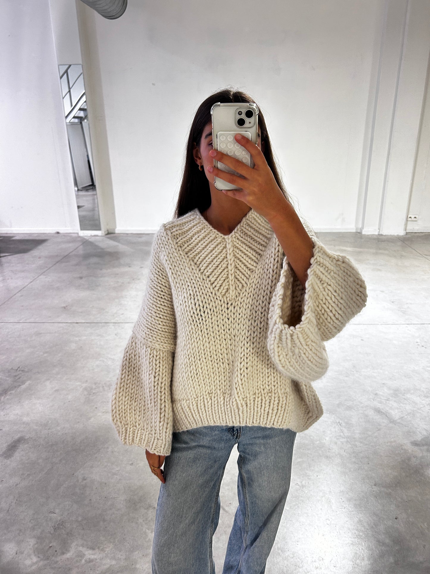 CHUNKY V NECK JUMPER - ARCHIVE