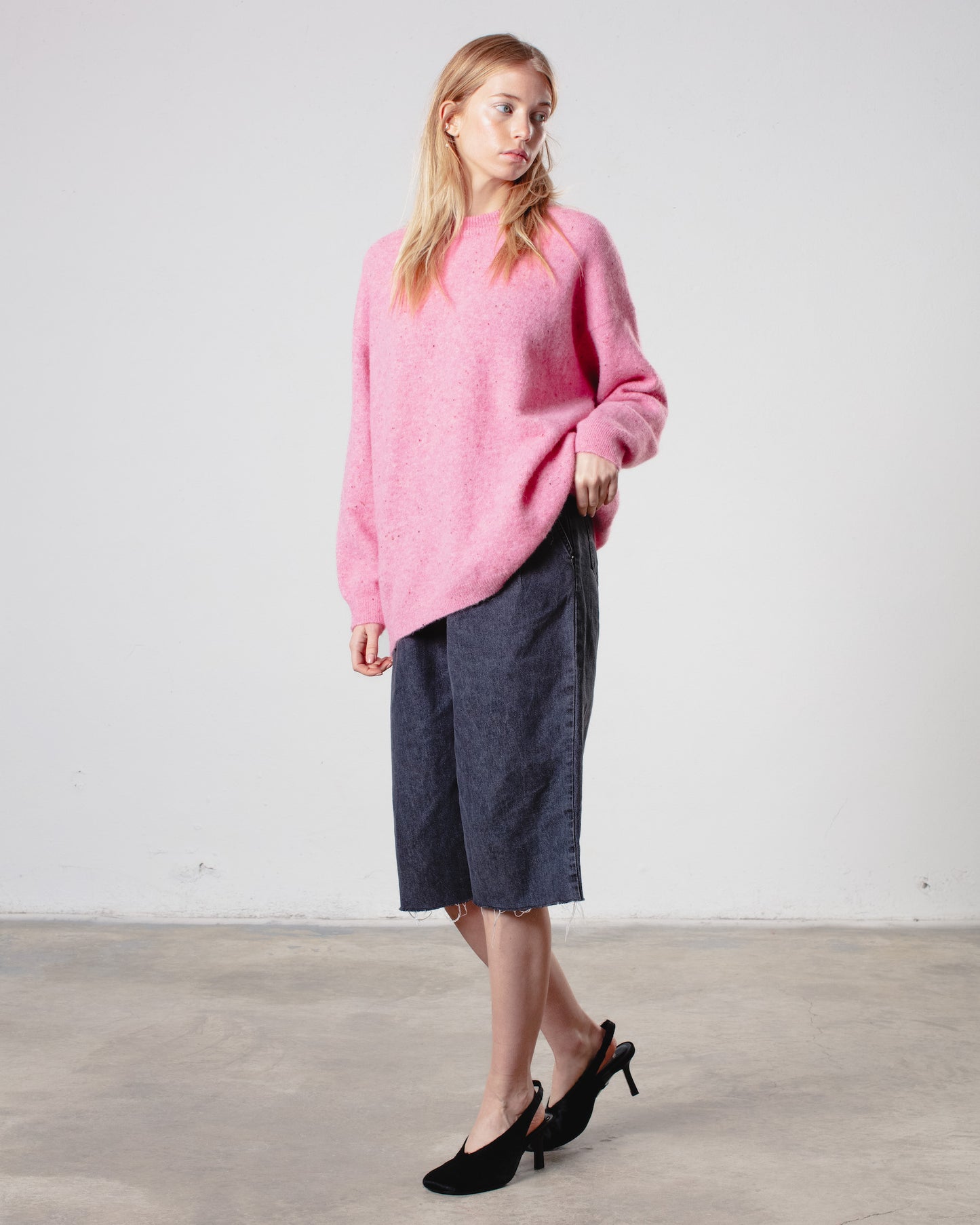 MEGAN CREWNECK